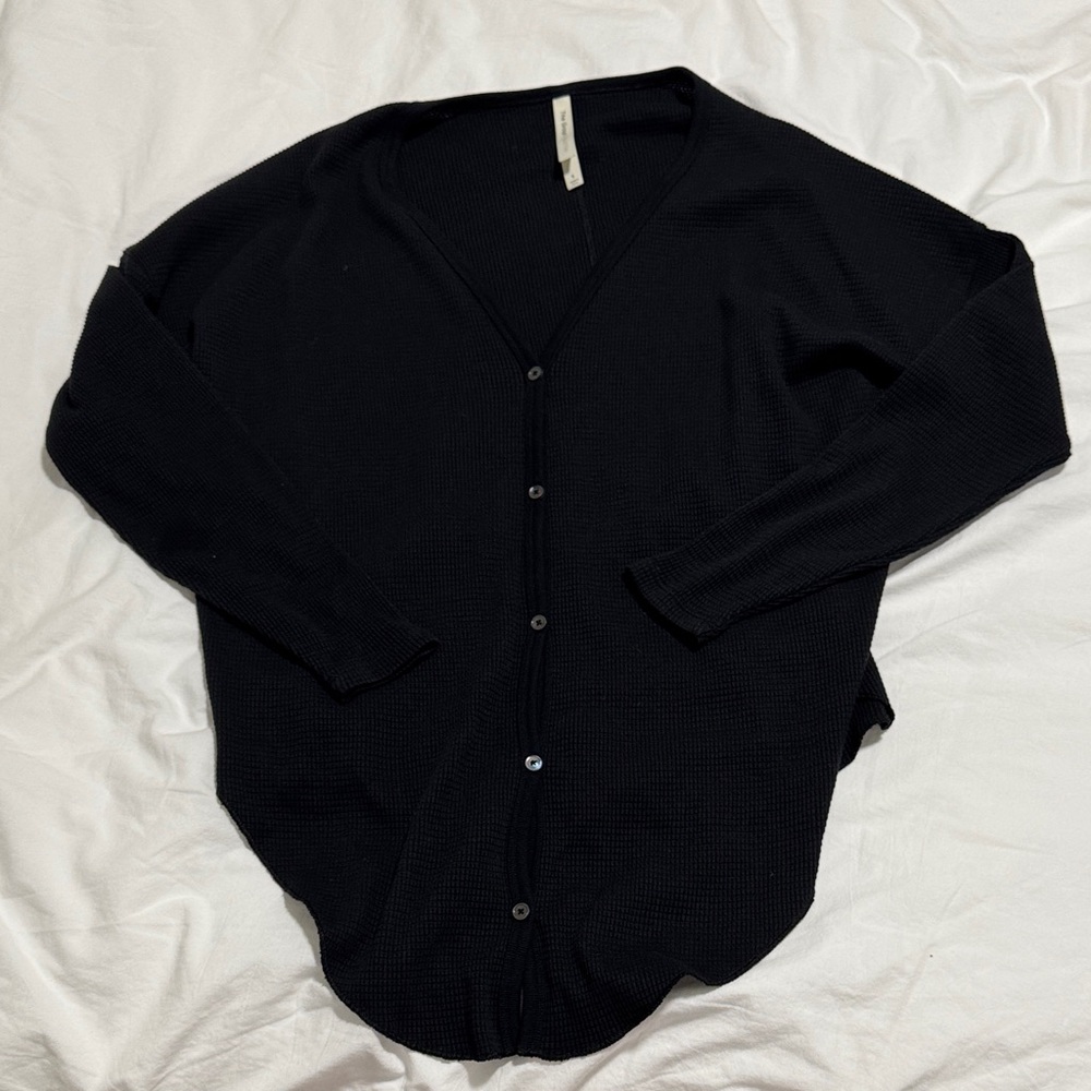 Aritzia button sweater size S